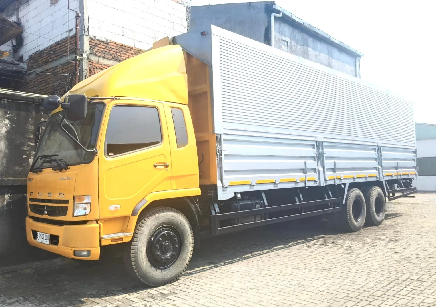 Mitsubishi Fuso Tronton 6x4 FN62FL HD Wingbox 2023