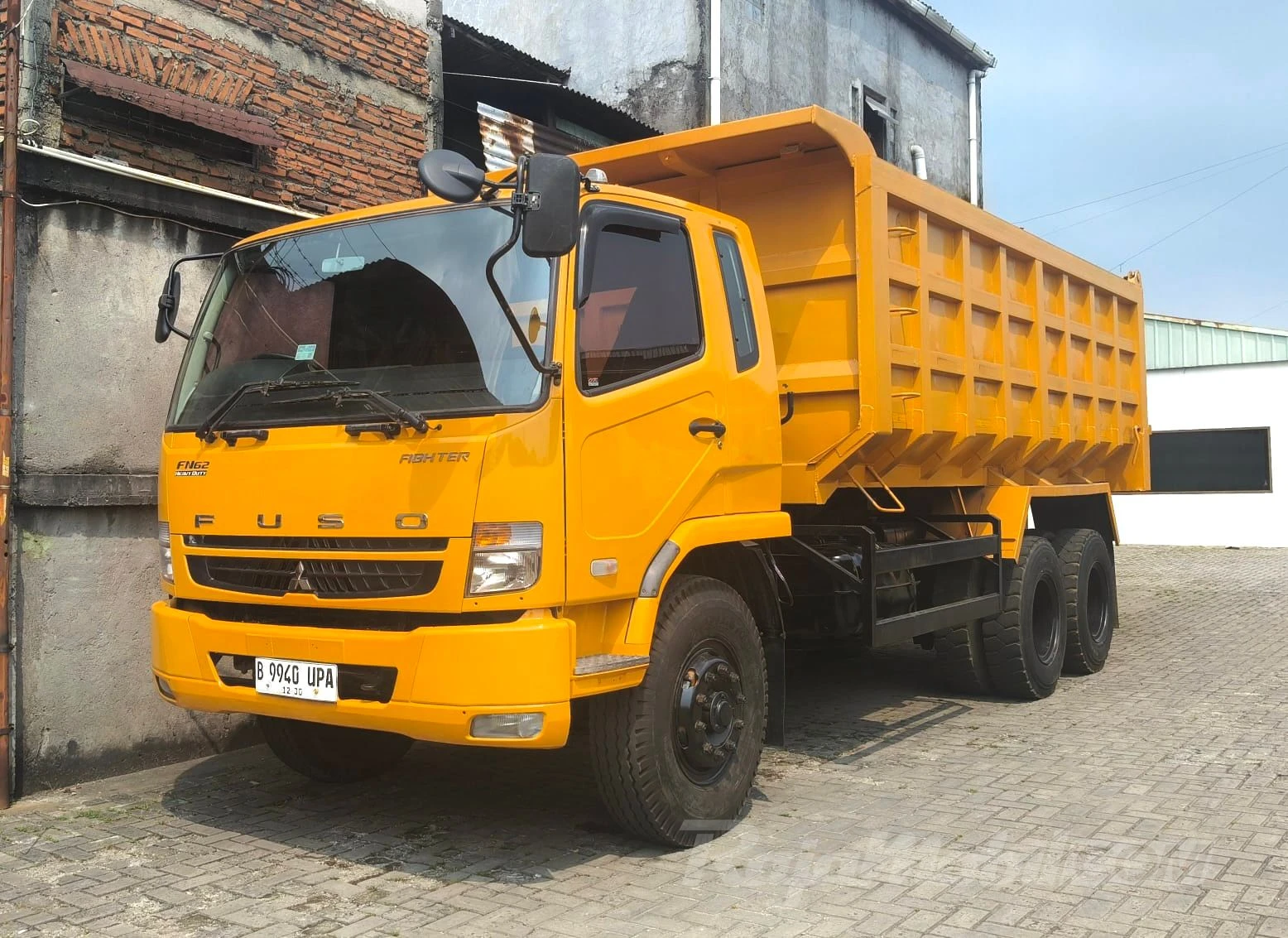 Mitsubishi FUSO TRONTON DUMP TRUK 2023